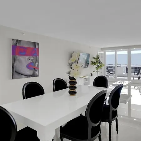 Star Dust! Heart Of Miami Dream Stay! 4 Br